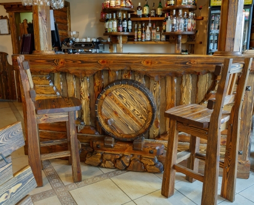 Mobilier antichizat - bar din lemn antichizat